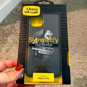 iPhone 11 Pro Otterbox- Mandalorian